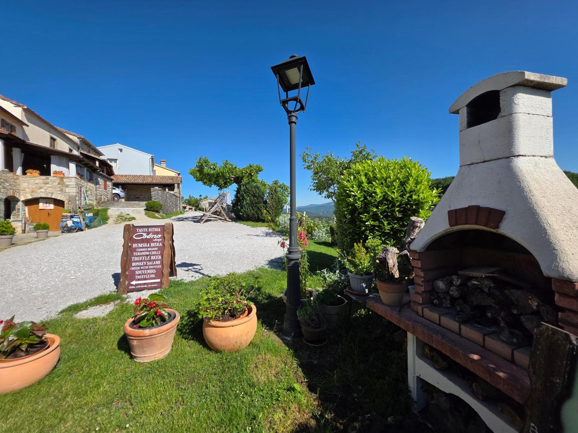 Apartment Hum-The Smallest Town In The World Exteriér fotografie
