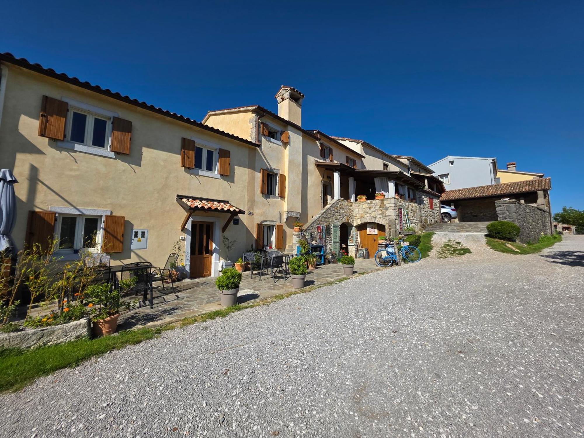 Apartment Hum-The Smallest Town In The World Exteriér fotografie